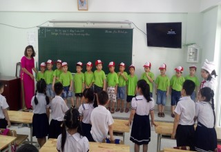 Trường TH Trần Cao Vân đón các em trường Mẫu giáo Cẩm Nhung tham quan trường